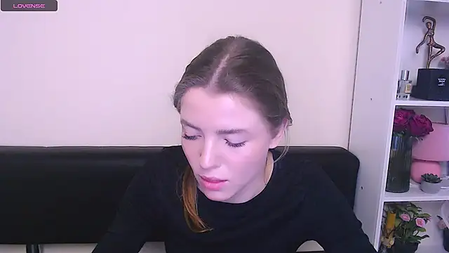 Snapshot of MissOliviaa_ chatting on 02/14/25, 11:21 MissOliviaa  online show from 02/14/25, 11:21