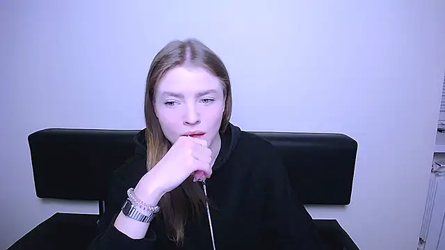 Snapshot of MissOliviaa_ chatting on 02/18/25, 08:38 MissOliviaa  online show from 02/18/25, 08:38