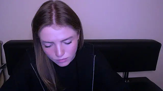 Snapshot of MissOliviaa_ chatting on 02/20/25, 10:15 MissOliviaa  online show from 02/20/25, 10:15