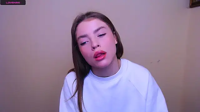 Snapshot of MissOliviaa_ chatting on 02/25/25, 11:08 MissOliviaa  online show from 02/25/25, 11:08