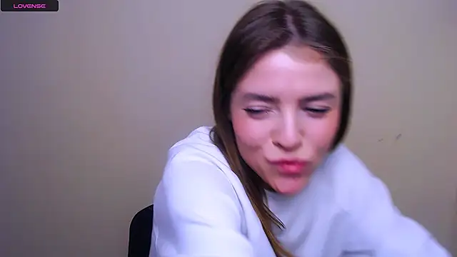 Snapshot of MissOliviaa_ chatting on 02/26/25, 10:47 MissOliviaa  online show from 02/26/25, 10:47