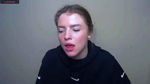 Snapshot of MissOliviaa_ chatting on 02/26/25, 02:46 MissOliviaa  online show from 02/26/25, 02:46