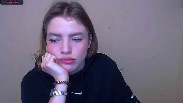 Snapshot of MissOliviaa_ chatting on 02/27/25, 08:28 MissOliviaa  online show from 02/27/25, 08:28