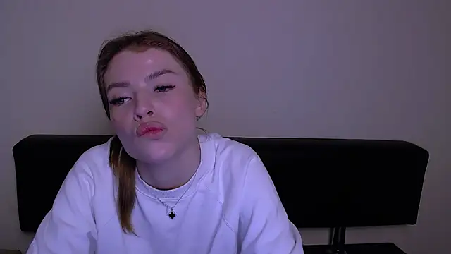 Snapshot of MissOliviaa_ chatting on 03/05/25, 12:44 MissOliviaa  online show from 03/05/25, 12:44