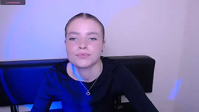 Snapshot of MissOliviaa_ chatting on 10/28/25, 01:58 MissOliviaa  online show from 10/28/25, 01:58