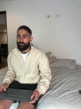 Snapshot of Drogamma chatting on 11/07/25, 12:10 Drogamma online show from 11/07/25, 12:10