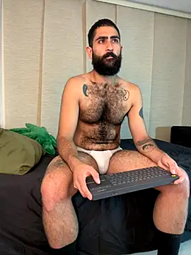 Snapshot of Drogamma chatting on 11/26/25, 01:17 Drogamma online show from 11/26/25, 01:17