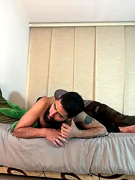 Snapshot of Drogamma chatting on 11/28/25, 04:04 Drogamma online show from 11/28/25, 04:04