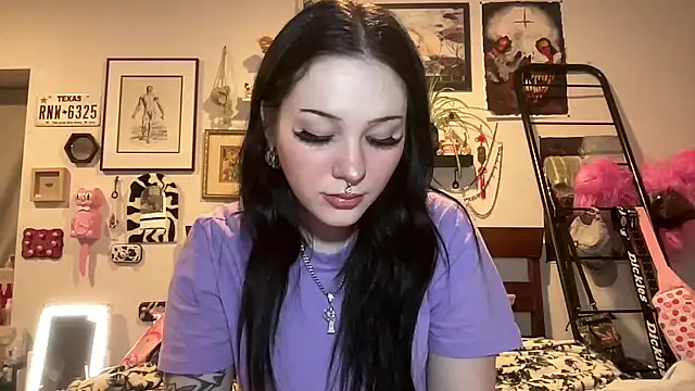 Silver Valentine online show from 02/25/25, 11:11