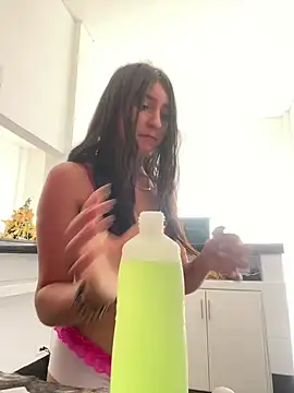 Snapshot of Matilda_russoo chatting on 01/21/25, 12:50 Matilda russoo online show from 01/21/25, 12:50