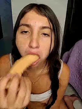 Snapshot of Matilda_russoo chatting on 03/01/25, 12:07 Matilda russoo online show from 03/01/25, 12:07