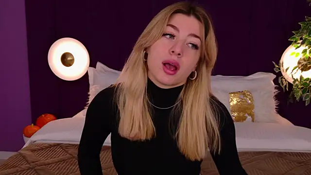 HelenaMorgan online show from 10/15/25, 03:06