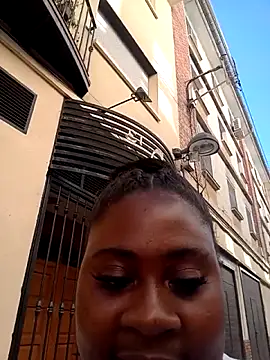 Snapshot of KennyBigWoman chatting on 10/27/25, 01:37 KennyBigWoman online show from 10/27/25, 01:37