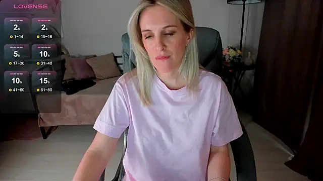 Snapshot of I_D_A chatting on 03/20/25, 01:02 I D A online show from 03/20/25, 01:02