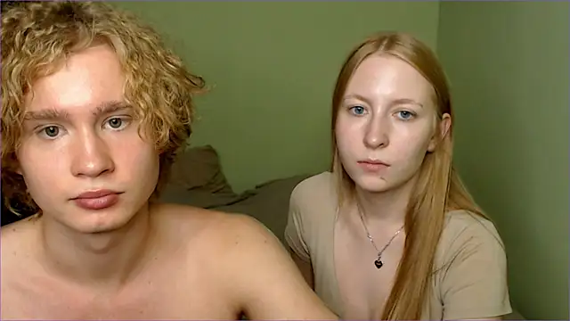 Snapshot of AliceStoneJhonyStone chatting on 09/25/25, 04:21 AliceStoneJhonyStone online show from 09/25/25, 04:21