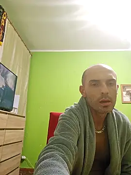 Snapshot of STANISLAW621162 chatting on 02/01/25, 02:05 STANISLAW621162 online show from 02/01/25, 02:05