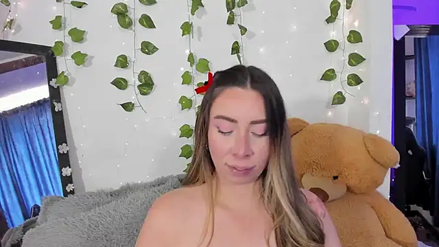 JanneKim online show from 10/23/25, 03:44