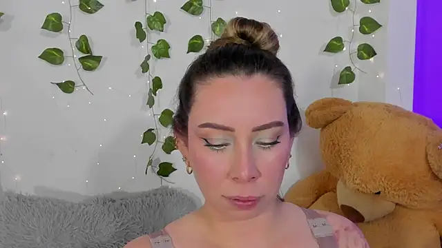 JanneKim online show from 11/14/25, 04:28