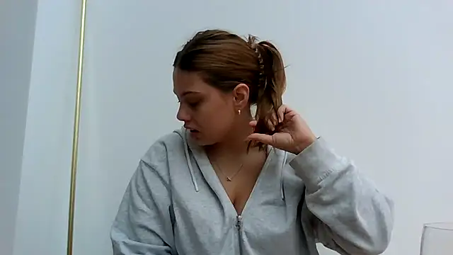 Snapshot of Krystal_Tx chatting on 10/12/25, 08:57 Krystal Tx online show from 10/12/25, 08:57