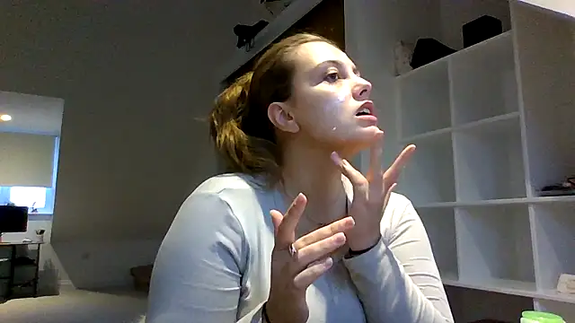 Snapshot of Krystal_Tx chatting on 10/26/25, 04:02 Krystal Tx online show from 10/26/25, 04:02