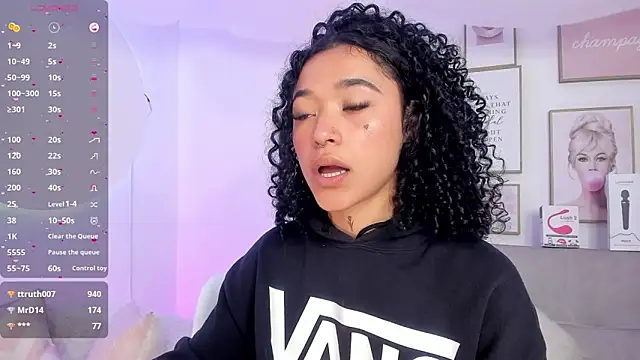 Crystal Dluna online show from 01/14/25, 06:49