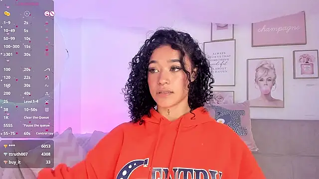 Crystal Dluna online show from 01/15/25, 06:51