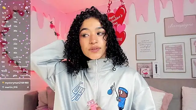 Crystal Dluna online show from 02/19/25, 06:32