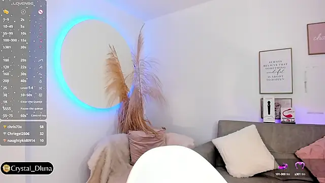 Crystal Dluna online show from 03/11/25, 12:28