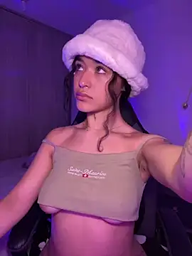 Crystal Dluna online show from 09/30/25, 03:50