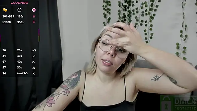 Snapshot of whoa-hoa-hoa-hoa-hoa chatting on 10/08/25, 09:01 whoa-hoa-hoa-hoa-hoa online show from 10/08/25, 09:01