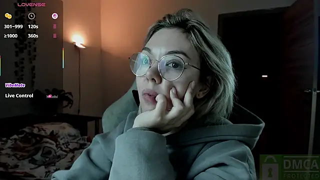 Snapshot of whoa-hoa-hoa-hoa-hoa chatting on 10/13/25, 09:15 whoa-hoa-hoa-hoa-hoa online show from 10/13/25, 09:15