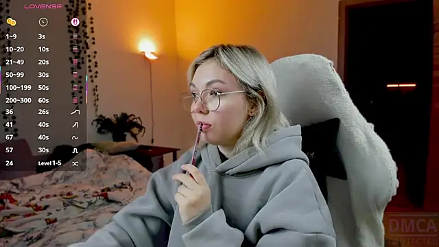 Snapshot of whoa-hoa-hoa-hoa-hoa chatting on 10/18/25, 09:15 whoa-hoa-hoa-hoa-hoa online show from 10/18/25, 09:15