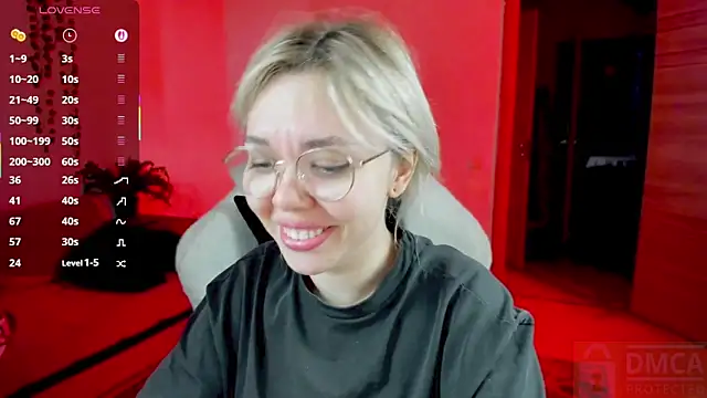 Snapshot of whoa-hoa-hoa-hoa-hoa chatting on 10/21/25, 10:38 whoa-hoa-hoa-hoa-hoa online show from 10/21/25, 10:38