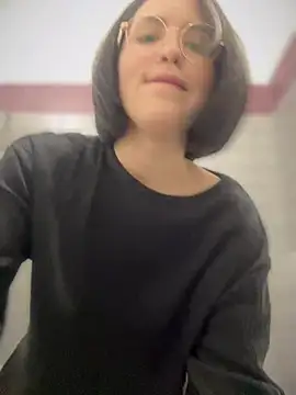 Snapshot of meow_girl chatting on 12/13/24, 01:12 meow girl online show from 12/13/24, 01:12