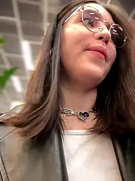 meow girl online show from 10/12/25, 10:03