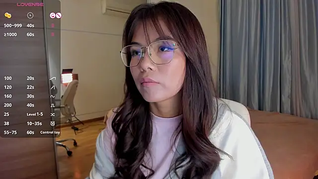 Snapshot of moonlight8_ chatting on 09/18/25, 10:28 moonlight8 online show from 09/18/25, 10:28