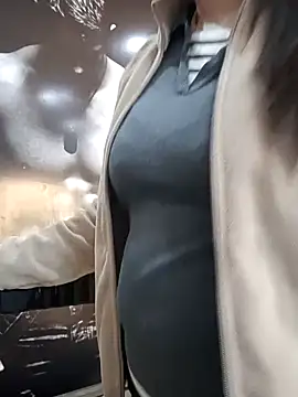 Snapshot of rituu07 chatting on 12/23/24, 01:40 rituu07 online show from 12/23/24, 01:40