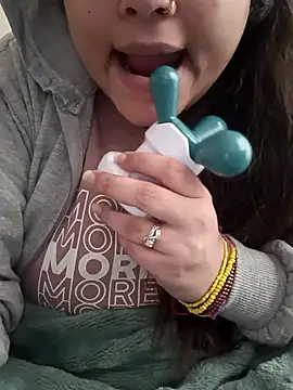 Snapshot of rituu07 chatting on 12/23/24, 05:17 rituu07 online show from 12/23/24, 05:17