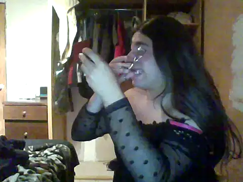 Snapshot of Yasmin_Paez99 chatting on 11/08/25, 02:45 Yasmin Paez99 online show from 11/08/25, 02:45