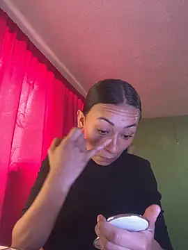 Snapshot of Little_aphrodite chatting on 10/31/25, 04:30 Little aphrodite online show from 10/31/25, 04:30