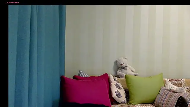 LilyXSky online show from 11/28/25, 04:31