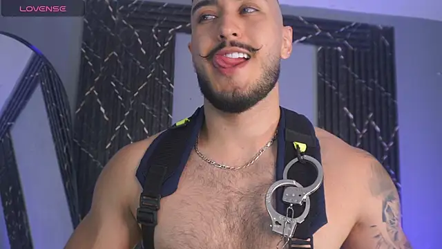 Snapshot of Zionmattis chatting on 11/15/25, 01:03 Zionmattis online show from 11/15/25, 01:03