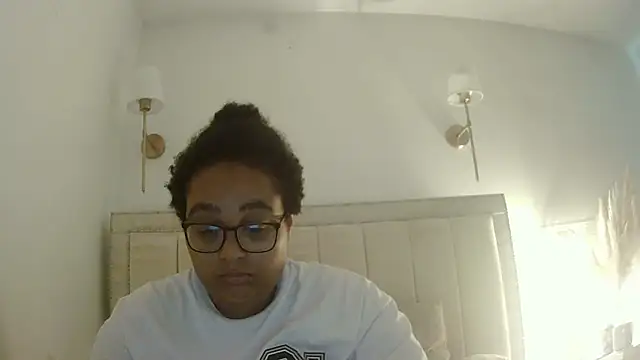 vanilla chocolate23 online show from 10/11/25, 08:24