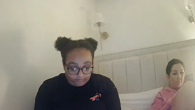 vanilla chocolate23 online show from 10/11/25, 08:51