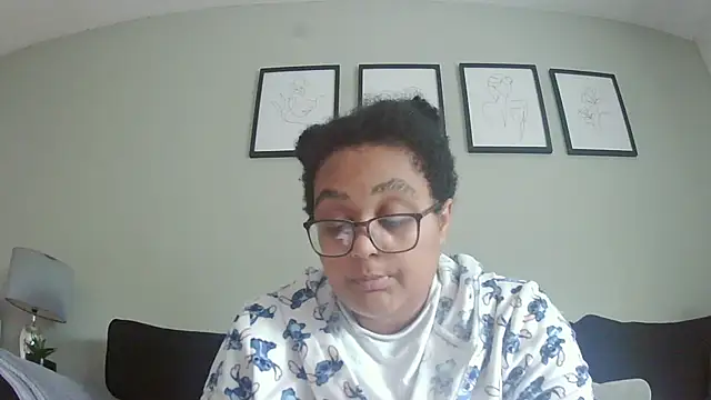 vanilla chocolate23 online show from 10/18/25, 10:16