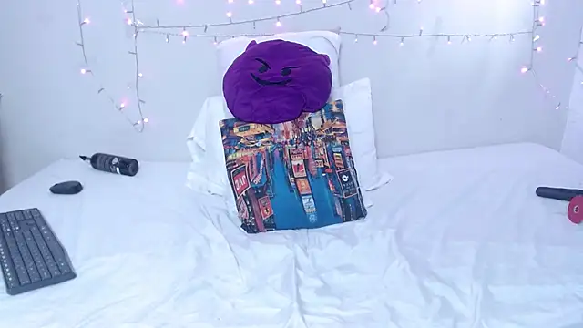 Nicol Love0 online show from 03/06/25, 05:00