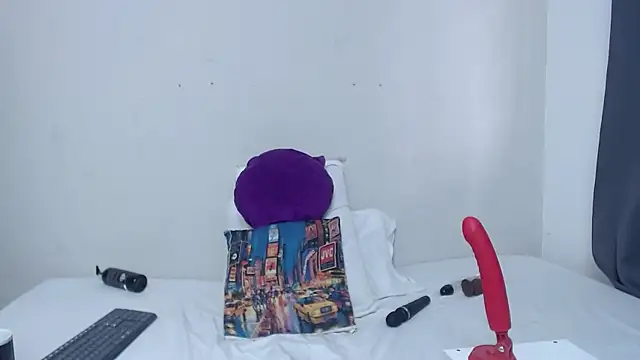 Nicol Love0 online show from 03/20/25, 02:10