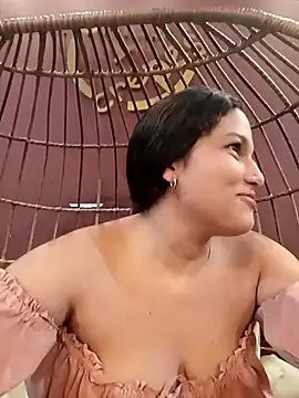 girl milk1 online show from 10/25/25, 10:48