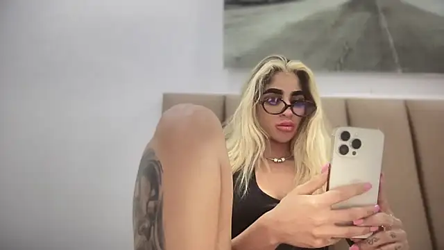 Snapshot of Susandolls chatting on 10/21/25, 07:42 Susandolls online show from 10/21/25, 07:42