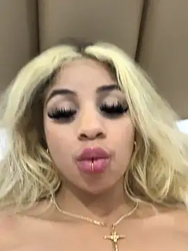 Snapshot of Susandolls chatting on 10/24/25, 08:55 Susandolls online show from 10/24/25, 08:55